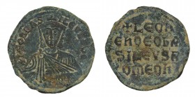 Leo VI. Follis; Leo VI; 886-912 AD. Constantinople, Follis, Berk-918, Sear-1729. Obv: [+LEOn bAS - I]LEVS ROM\' Facing bust, crowned and holding akaki...
