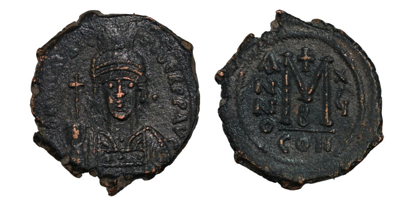 Mauritius Tiberius. Follis. Constantinople mint, 3rd officina. 
Æ Crowned and cu...