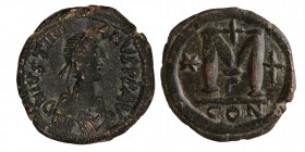 JUSTINIAN I (527). Follis. Constantinople.
Obv: D N IVSTIN Ð„ IVSTINIAN AVG.
Diademed, draped and cuirassed bust of Justin right.
Rev: Large M; sta...