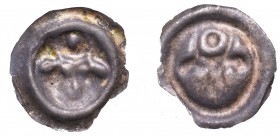 Pommern
Pommer, Bracteat 
 Pommer, Bracteat Ładny egzemplarz, kołnierz z drobnym ubytkiem. Patyna, nalot. Awers: Głowa wołu na wprost, między rogami...