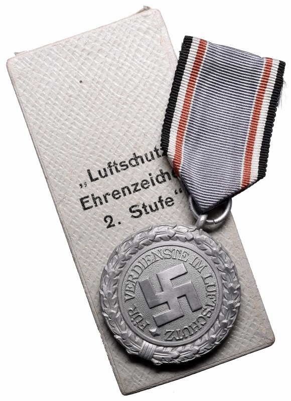 Orders, Decorations, Badges, Militaria
Germany, III Reich, Luftschutz Medal II ...
