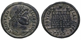 326-327 dC. Constantino I. Siscia. Nummus. RIC-200. Ae. •ASIS•. R/ PROVIDENTIAE AVGG Bella. EBC. Est.30.