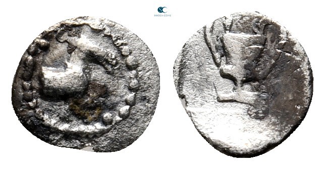 Macedon. Mende circa 460-423 BC. 
Tritartemorion AR

7 mm., 0,28 g.



ve...
