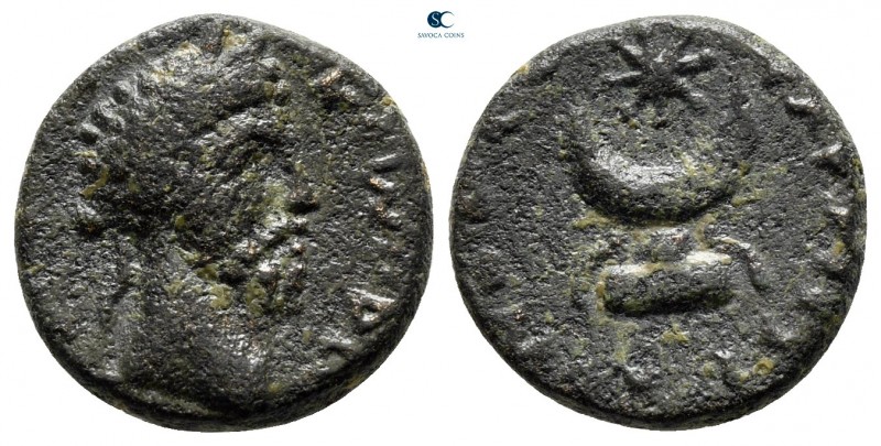 Mesopotamia. Carrhae. Commodus AD 180-192. 
Bronze Æ

14 mm., 2,35 g.



...