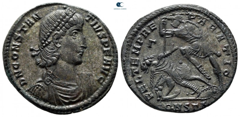 Constantius II AD 337-361. Constantinople
Centenionalis Æ

24 mm., 4,71 g.
...