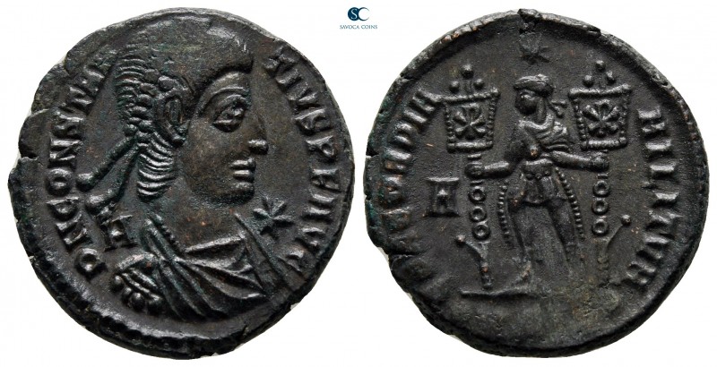 Constantius II AD 337-361. Siscia (?)
Centenionalis Æ

22 mm., 5,29 g.


...