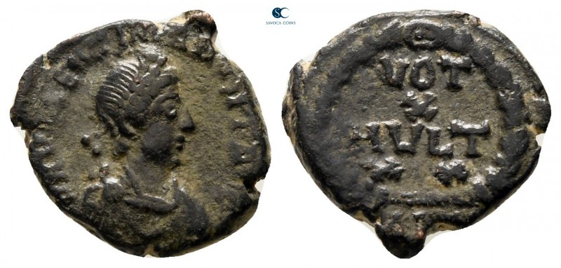 Valentinian II AD 375-392. Uncertain mint
Nummus Æ

12 mm., 1,27 g.



ve...