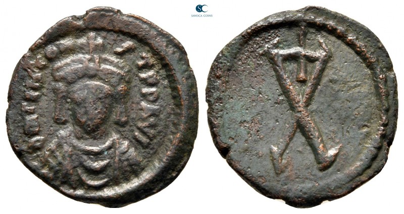 Tiberius II Constantine AD 578-582. Constantinople
Decanummium Æ

20 mm., 4,4...