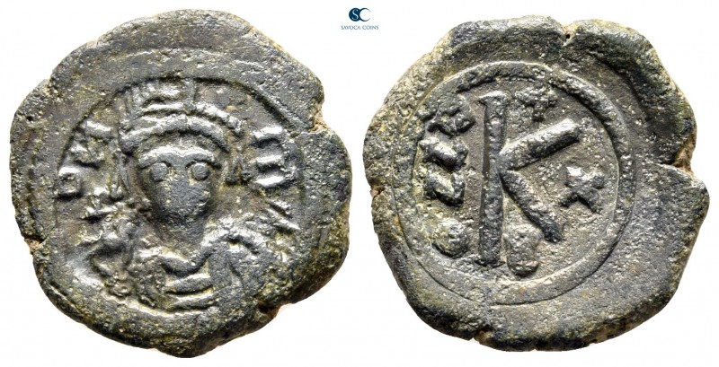 Maurice Tiberius AD 582-602. Constantinople
Half follis Æ

23 mm., 5,68 g.
...