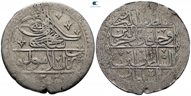 Turkey. Islambul (Istanbul). Selim III AD 1789-1807.
Yüzlük AR

45 mm., 32,03...