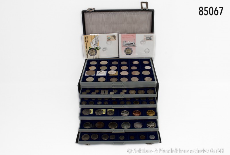Umfangreiche Münzsammlung alle Welt: Koffer mit mehr als 450 Klein-, Kurs- und G...