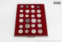 Deutsches Kaiserreich, Sammlung von 25 Silbermünzen zu 2 bis 5 Mark aus 1875-1914 in Lindner-Münzbox. Unterschiedliche Erhaltungen, schön bis vorzügli...