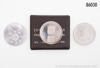Israel, Sammlung von 33 Münzen, dabei 30 Silber-Gedenkmünzen aus 1958 bis 1990, teilweise im Original-Etui mit Zertifikat. Vorzüglich bis Stempelglanz...
