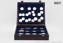 Europa allgemein, reichhaltige Sammlung von 58 Euromünzen verschiedener Länder, davon 32 x Silber bzw. Silber vergoldet. Die Summe der Nominalwerte er...