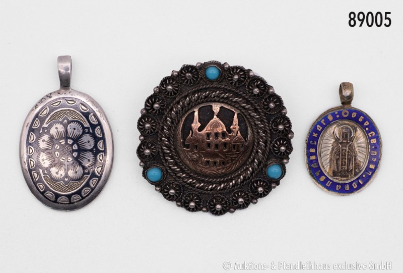 Konv. Silberschmuck: fein gearbeitete Brosche, 900er Silber, mit Darstellung ein...