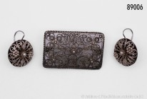 Konv. Silberschmuck: filigran gearbeitete Brosche, 800er Silber, dazu 1 Paar Orringe, ungepunzt. Gesamtgewicht 9,81 g.