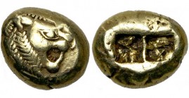ROYAUME DE LYDIE, El. trité, 600-590 av. J.-C., Sardes. D/ T. de lion à d., la gueule béante, un petit astre posé sur le museau. R/ Deux carrés incus....