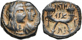 ROYAUME DE NABATEE, Aretas IV (-9-40), AE bronze, 39-40. D/ B. accolés à d. d''Aretas et Shuqilat. R/ Deux cornes d''abondance croisées. Meshorer 112....