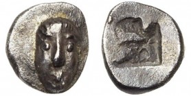 GAULE TRANSALPINE, Massalia, AR hémiobole milésiaque, vers 475-460 av. J.-C. Type d''Auriol. D/ T. de forme ovale de f., les yeux en perles. Petite ca...
