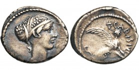 T. Carisius, AR denier, 46 av. J.-C., Rome. D/ T. de la Sibylle à d. R/ T CARISIVS-III VIR Sphinx à d. Cr. 464/1; Syd. 983. 3,78g Petites griffes. Bel...