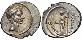 L. Flaminius Chilo, AR denier, 43 av. J.-C., Rome. D/ T. de Jules César à d., coiffé de la couronne d''or. R/ L· FLAMINIVS- IIII·VIR Déesse deb. à g.,...