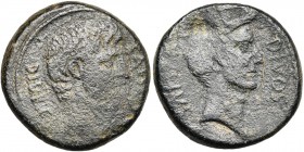 Octave, AE grand bronze, 38 av. J.-C., Italie. Au nom de Jules César divinisé. D/ T. nue du jeune Octave à d. Derrière, DIVI· F. Devant, CAESAR. R/ DI...