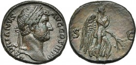 HADRIEN (117-138), AE sesterce, 119-138, Rome. D/ HADRIANVS- AVG COS III PP T. l. à d. R/ Némésis ailée avançant à d., la main d. sur la poitrine, ten...