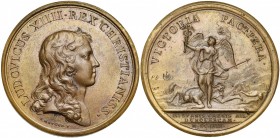 FRANCE, AE médaille, 1658, Mauger. Victoire de Turenne à la bataille des Dunes, près de Dunkerque. D/ T. de Louis XIV à d. R/ VICTORIA PACIFERA La Vic...