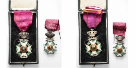 BELGIQUE, Ordre de Léopold, lot de 2 croix de chevalier de taille réduite (modèle militaire unilingue en argent): une 34 mm (au lieu de 40 mm) dans un...