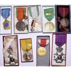 BELGIQUE, lot de 10 décorations et 2 miniatures officielles ou de sociétés d’anciens combattants, dont: chevalier de l’Ordre de Léopold (2, unilingue ...