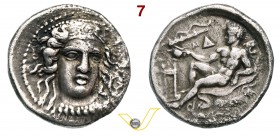BRUTTIUM - Kroton (475-425 a.C.) Statere. D/ Testa frontale di Hera Lakinia R/ Giovane Ercole seduto su pelle leonina, regge una tazza. SNG ANS 382 Mo...