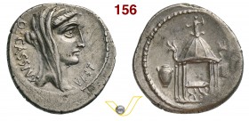 CASSIA - Q. Cassius Longinus (55 a.C.) Denario. D/ Testa velata di Vesta R/ Tempio di Vesta; a s. urna votiva e a d. scheda con AC (absolvo - candemno...
