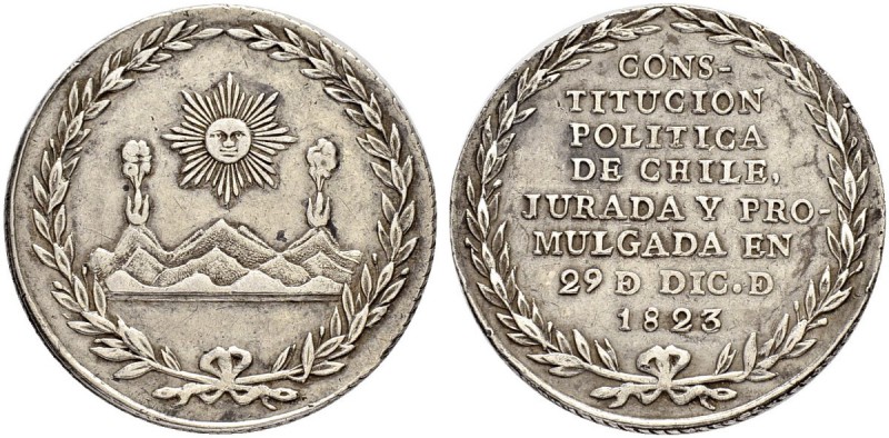 CHILE
Republik. Silbermedaille 1823. Proklamationsmedaille zu 2 Reales. Sonne ü...