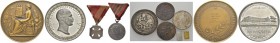 GEMISCHTE LOTS
Diverse Medaillen. FRANKREICH. Silberjeton 1771. Verdienstmedaille in Bronze (1946). GROSSBRITANNIEN. Zinnmedaille 1851. Token-Halfpen...