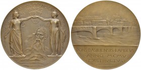 SCHWEIZER MÜNZEN UND MEDAILLEN
Basel
Bronzemedaille 1905. Auf die Einweihung der Mittleren Brücke. Stempel von H. Frei. 90.16 g. Aeppli 61. FDC / Un...