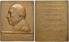 SCHWEIZER MÜNZEN UND MEDAILLEN
Basel
Bronzeplakette 1939. Auf Friedrich Fichter. Stempel von H. Frei. 160.04 g. Guss / Cast. Vorzüglich / Extremely ...
