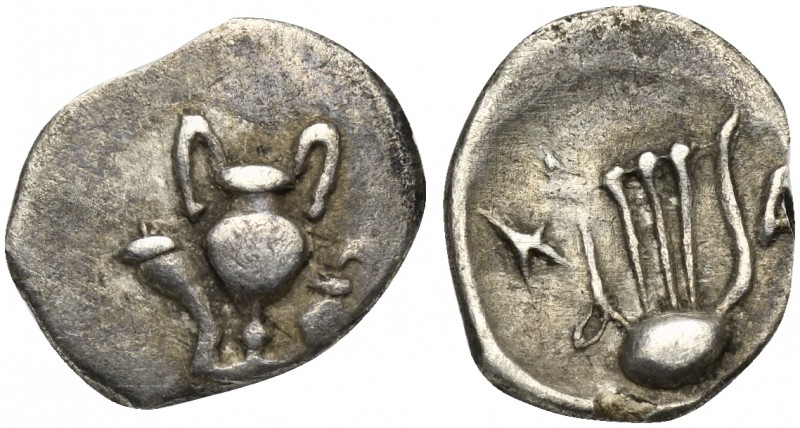 Northern Apulia, Canusium, Obol, ca. 300-250 BC. AR (g 0,39; mm 11; h 9). Cantha...