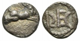 Bruttium, Rhegion. Anaxilas (Tyrant, c. 494/3-462/1 BC); AR Litra (g 0,66; mm 8; h 9). Hare springing r.; Rv. REC. HNItaly 2475 var. (REC retrograde)....