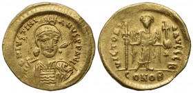 Justinian I (527-565); AV Solidus (g 4,49; mm 21; h 6); Constantinople, 527-538. Helmeted and cuirassed bust facing slightly r., holding spear and shi...