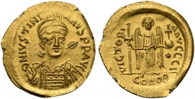 Justinian I (527-565); AV Solidus (g 4,11; mm 22; h 6); Constantinople, 538-545; Helmeted and cuirassed bust facing, holding globus cruciger and shiel...