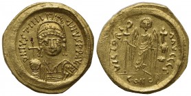Justinian I (527-565); AV Solidus (g 4,49; mm 20; h 6); Constantinople, 545-565; Helmeted and cuirassed bust facing, holding globus cruciger and shiel...