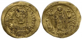 Justinian I (527-565); AV Solidus (g 4,47; mm 21; h 6); Constantinople, 545-565; Helmeted and cuirassed bust facing, holding globus cruciger and shiel...