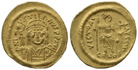 Justin II (565-578); AV Solidus (g 4,38; mm 20; h 6); Constantinople. Diademed, helmeted and cuirassed bust facing, holding globe surmounted by Victor...