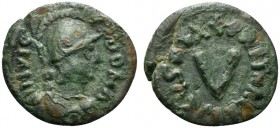 Ostrogoths, Athalaric (526-534); AE 5 Nummi (g 1,09; mm 14; h 5). Rome mint. Helmeted bust of Roma r.; Rv. + D N ATHALARICVS REX around large V. COI 8...