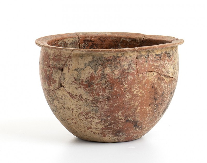 Big Etruscan Bowl, 6th century BC; height cm 14,5, diam. cm 20. Restored. Proven...