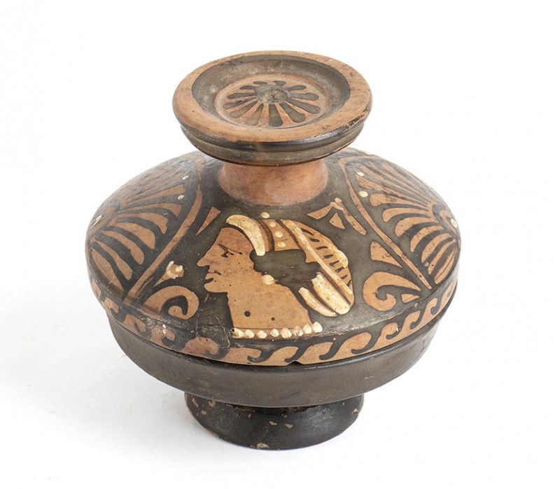 Apulian Red-Figure Lekanis with Lid, 4th century BC; height cm 9, diam. cm 8,8. ...