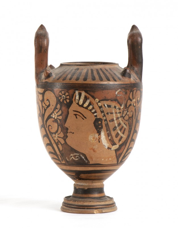 Apulian Red-Figure Lebes Gamikos, 4th century BC; height max cm 16. Provenance: ...