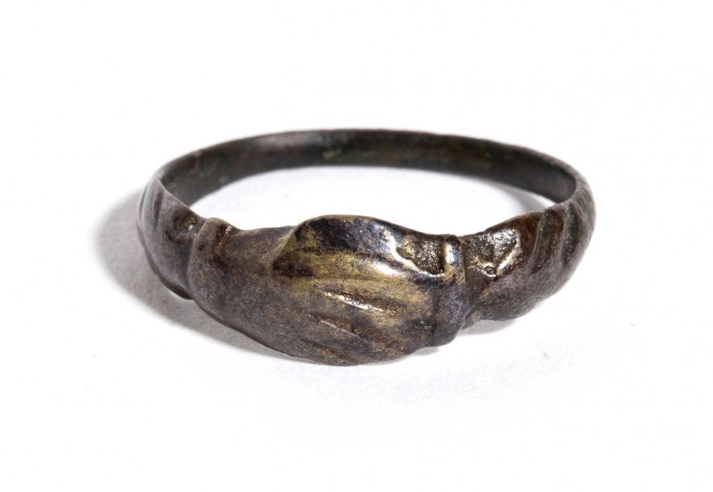 Roman Bronze Marriage Ring with Dextrarum Iunctio, 3rd - 5th century AD; diam cm...