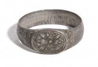Reinassance Silver Ring, 15th - 16th century; diam cm 1,9. Provenance: English private collection.
