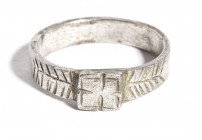 Reinassance Silver Ring, 15th - 16th century; diam cm 1,9. Provenance: English private collection.